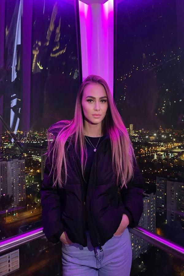 Discover Passionate Moments with Juliette Lace Tonight