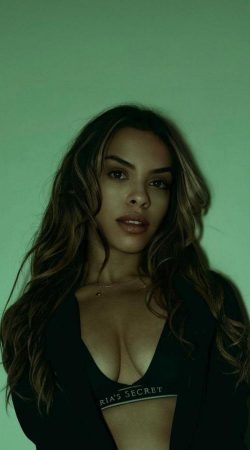 Discover Passionate Moments with Dahliana Moon Today