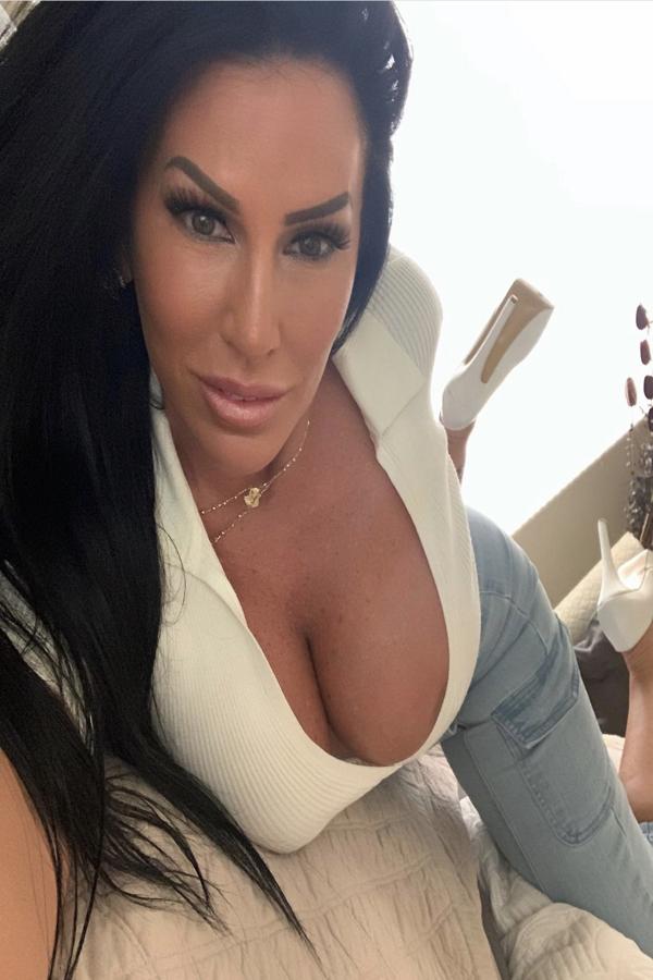 Experience Passionate Nights with Luna Skye Escort