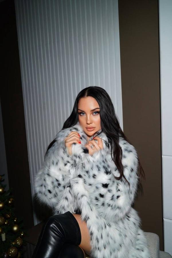 Selena Heatwave Your Ultimate Escape to Passion and Pleasure 2 Mis Fotos