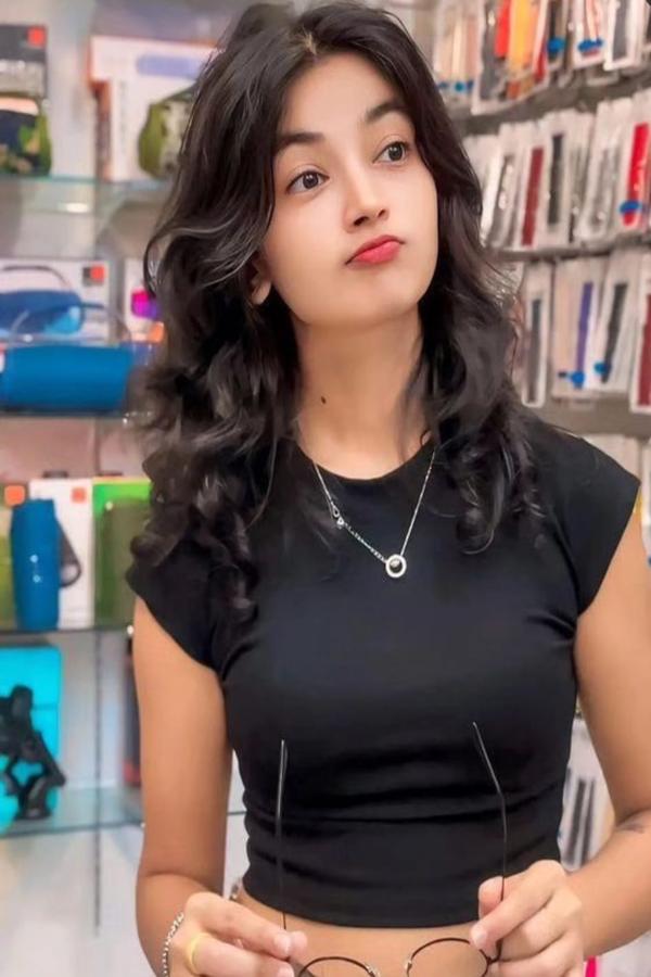 Experience Unforgettable Moments with Vanessa Wolf Today 2 Mis Fotos